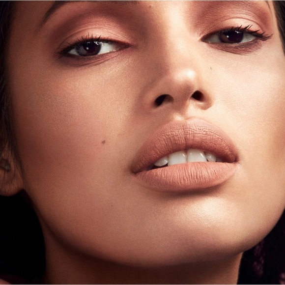 Fenty Beauty - Stunna Lip Paint Longwear Fluid Lip Colour - Picture 7 of 10